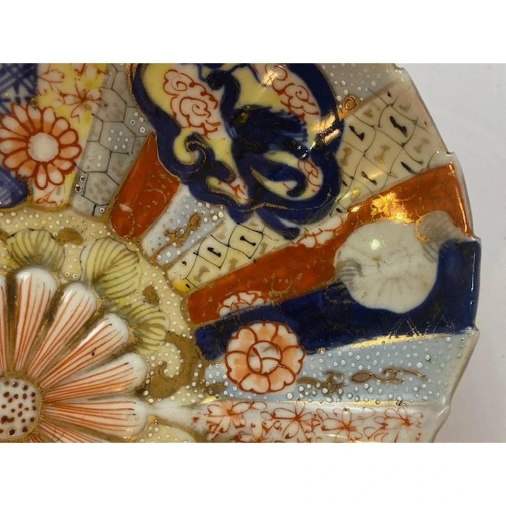 Antique Japanese Imari Scalloped Fan Bowl Hand Painted Gold Gilt Moriage 8 inch